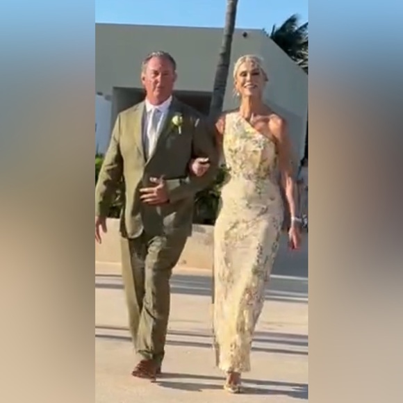 MacDuggal Formal Stunner - Picture 5 of 17